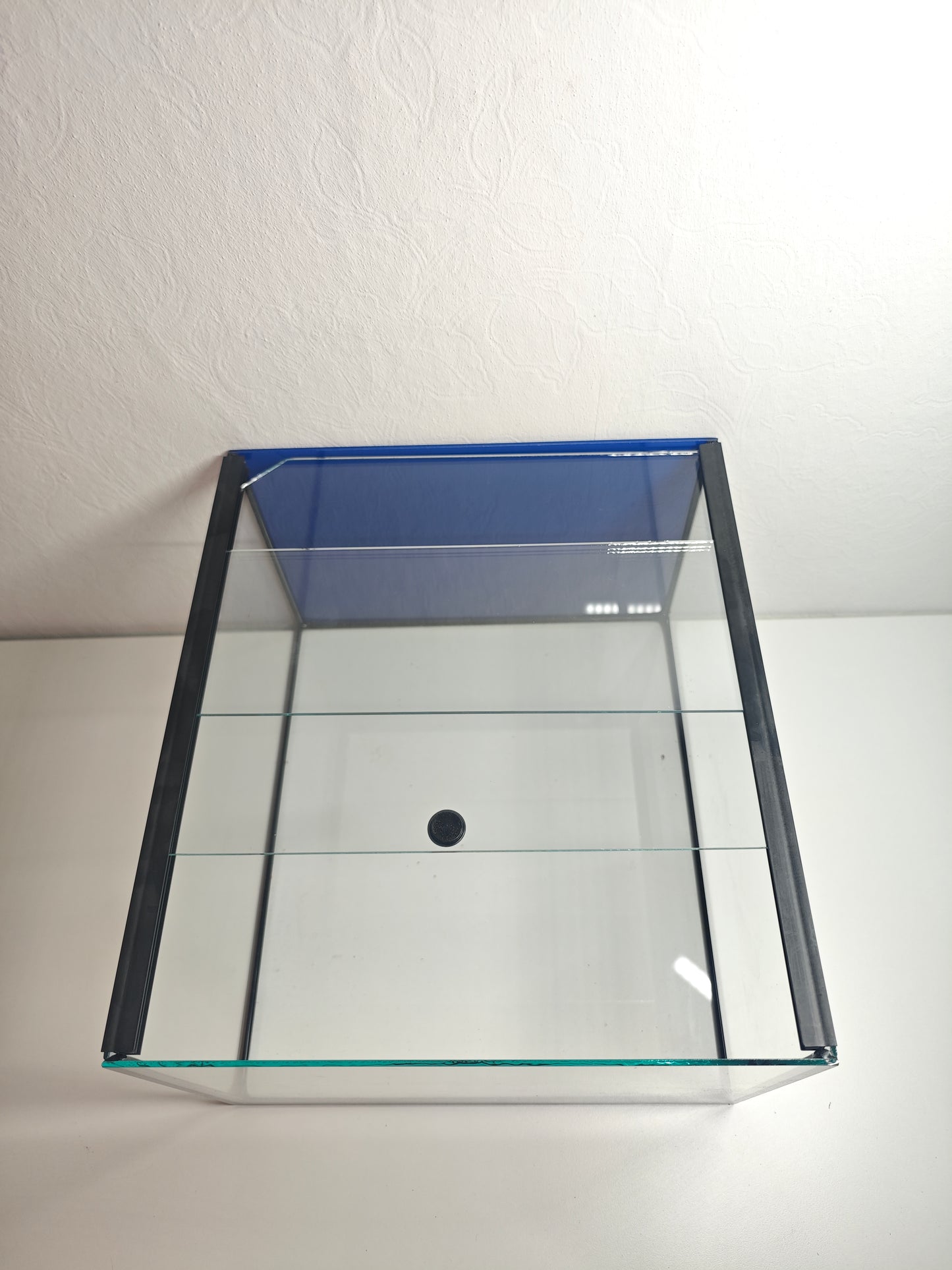 Aquarium 33x38x22cm for Kallax shelf, 27.5 liters, black, blue background