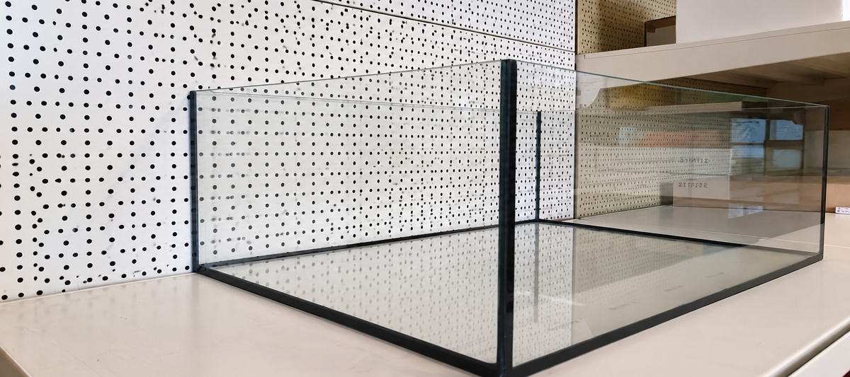Aquarium 65×46×25 cm Floatglas 6 mm, Silikon schwarz – Ansicht 4