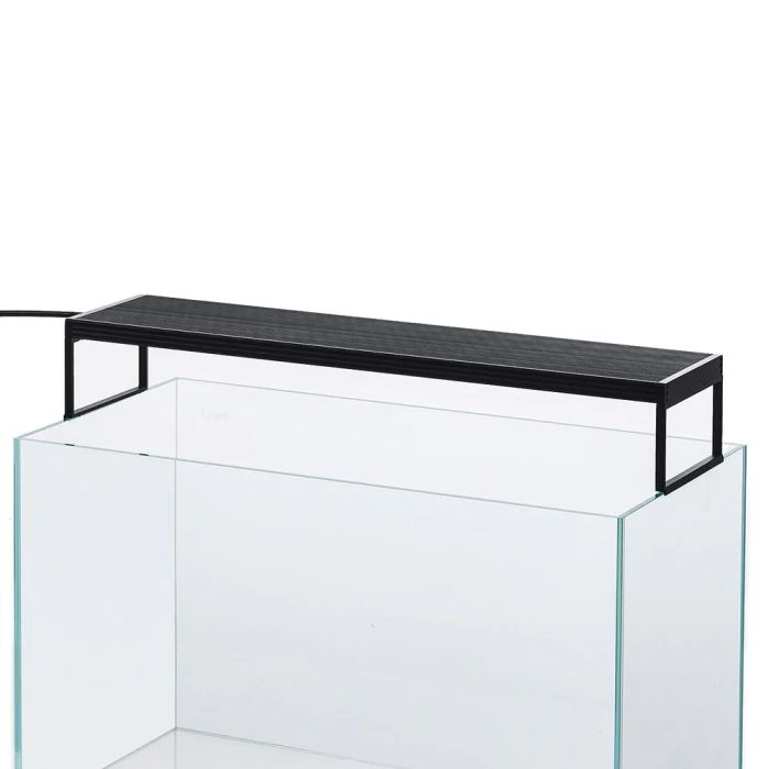 Chihiros WRGB II Pro feste Halterung am Aquarium