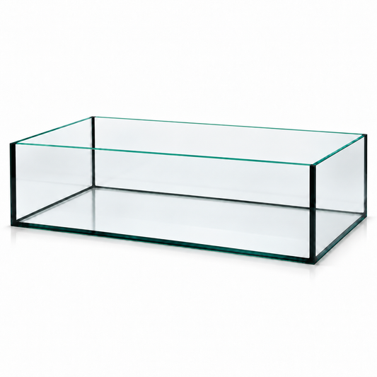 Terra-Natur Aquarium 68 × 38 × 20 cm mit schwarzer Silikonverklebung auf weißem Hintergrund