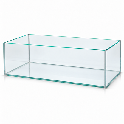 Terra-Natur Aquarium 68 × 38 × 22 cm mit transparenter Silikonverklebung auf weißem Hintergrund
