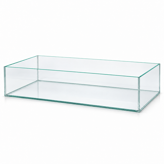 Terra-Natur Aquarium 76 × 38 × 15 cm mit transparenter Silikonverklebung auf weißem Hintergrund