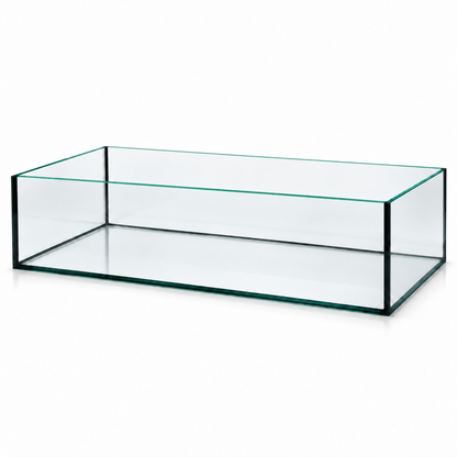 Terra-Natur Aquarium 76 × 38 × 20 cm mit schwarzer Silikonverklebung auf weißem Hintergrund