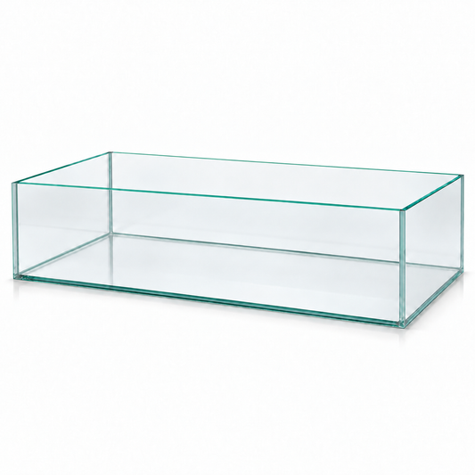 Terra-Natur Aquarium 76 × 38 × 20 cm mit transparenter Silikonverklebung auf weißem Hintergrund