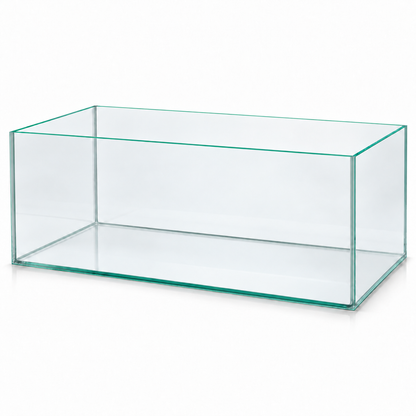 Terra-Natur Aquarium 76 × 38 × 30 cm mit transparenter Silikonverklebung auf weißem Hintergrund